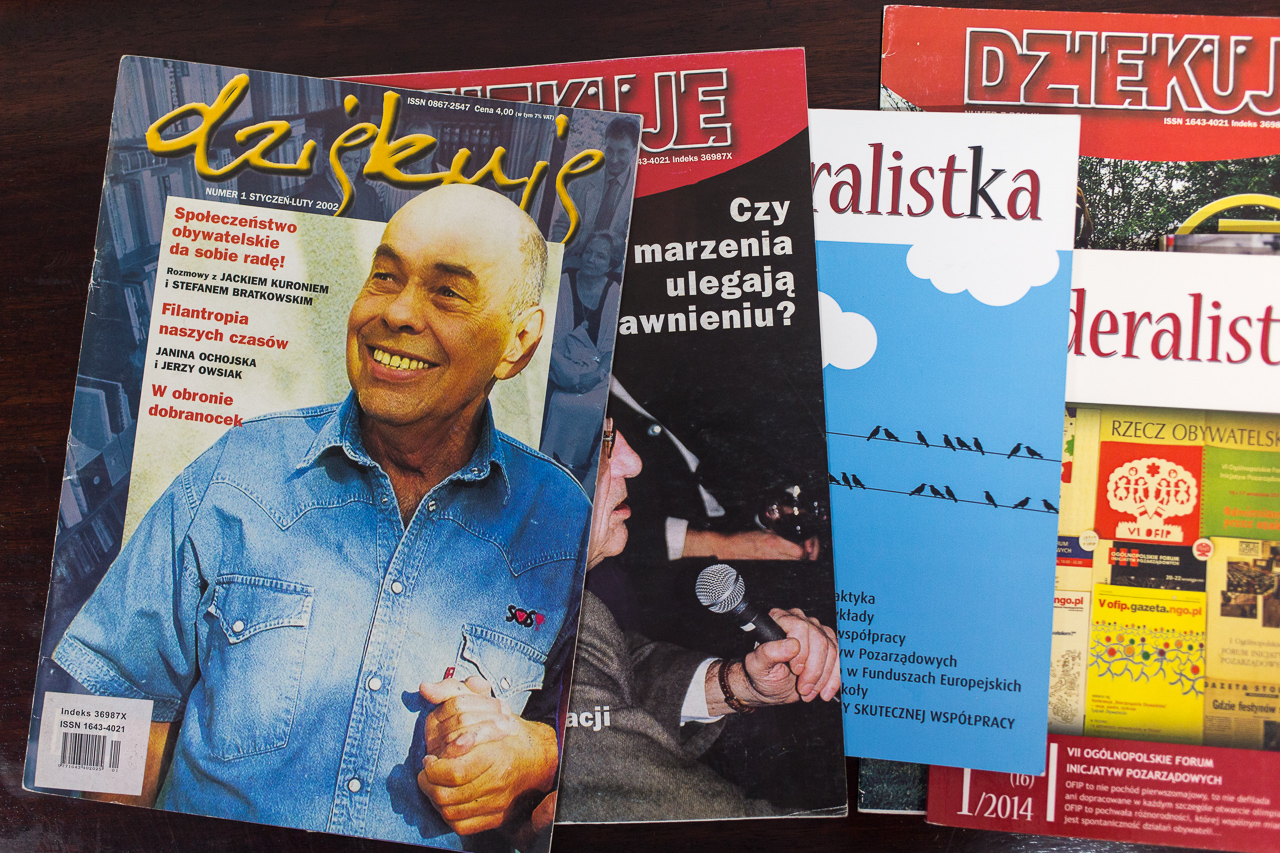 Plik czasopism na temat działalności społecznej: „Dziękuję” i „Federalistka”.