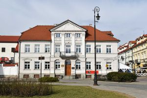 Miniatura Klasycystyczny Dom pod Opatrznością - główna siedziba Biblioteki im. Zielińskich TNP