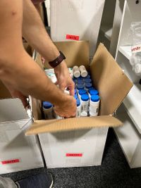 Miniatura Preparing donation to hospital in Ukraine.