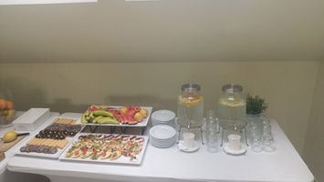 Miniatura Jedno ze szkoleń - stół przygotowany do przerwy kawowej 