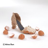 Miniatura Walking on Eggshells