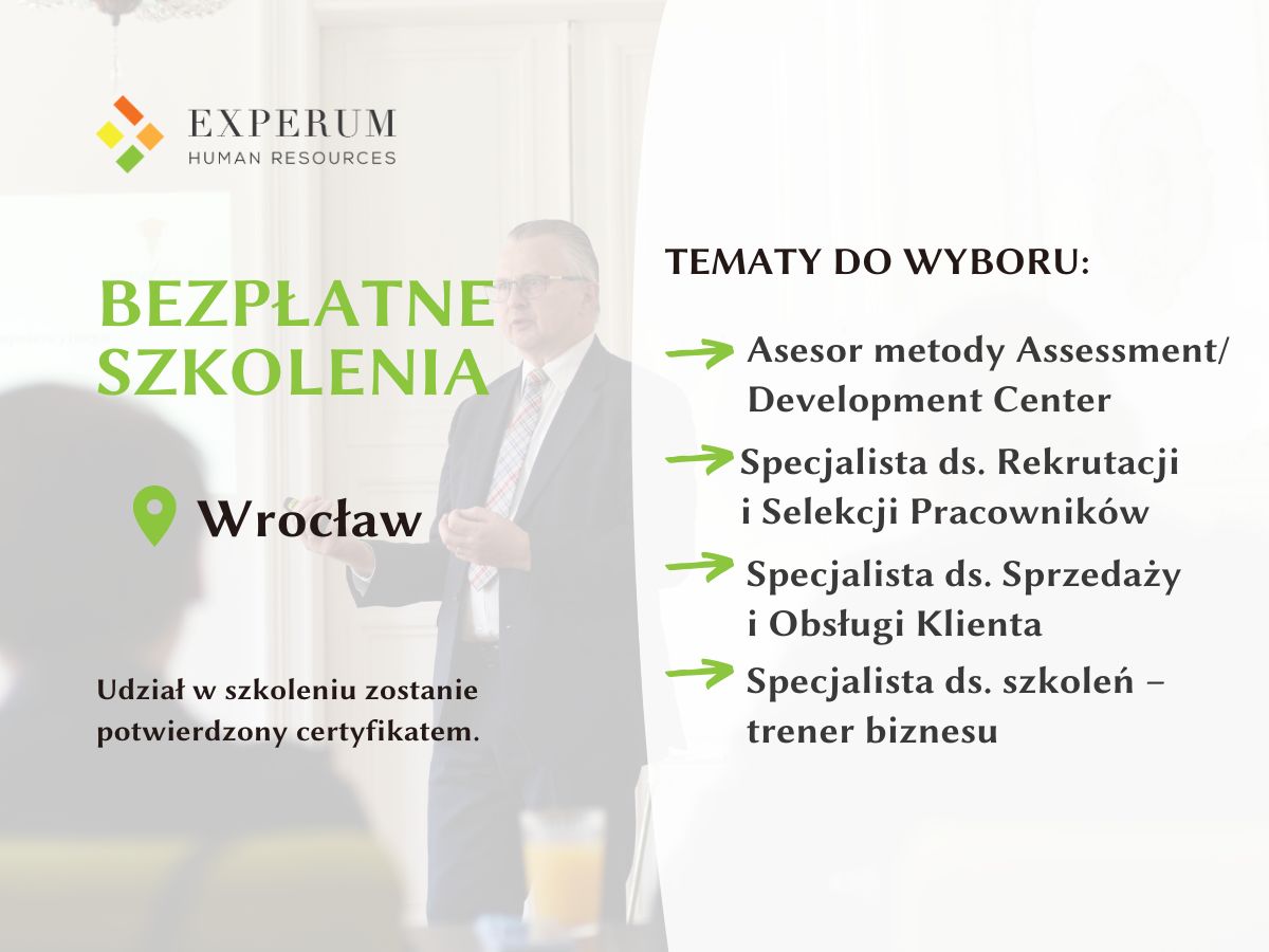Grafika przedstawia mężczyznę w garniturze prowadzącego szkolenie. Po lewej stronie umieszczone jest logo firmy Experum HR, a poniżej napis: „Bezpłatne szkolenia – Wrocław” z ikoną lokalizacji. Pod spodem znajduje się informacja: „Udział w szkoleniu zostanie potwierdzony certyfikatem.”  Po prawej stronie znajduje się lista tematów szkoleń z zielonymi strzałkami:  Asesor metody Assessment/Development Center, Specjalista ds. Rekrutacji i Selekcji Pracowników, Specjalista ds. Sprzedaży i Obsługi Klienta, Specjalista ds. szkoleń – trener biznesu.