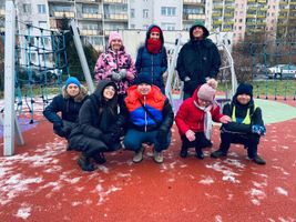 Miniatura zdjęcie grupowe uczestników klubu &amp;amp;amp;quot;Między Innymi&amp;amp;amp;quot;