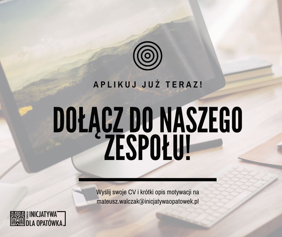 Na zdjęciu napis "Dołącz do naszego zespołu" na tle laptopa w trakcie pracy biurowej.