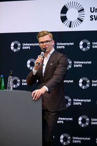 Miniatura Prawnik Jacek Olejarz - założyciel kancelarii Legalden na konferencji na temat innowacji społecznych na Uniwersytecie SWPS. 