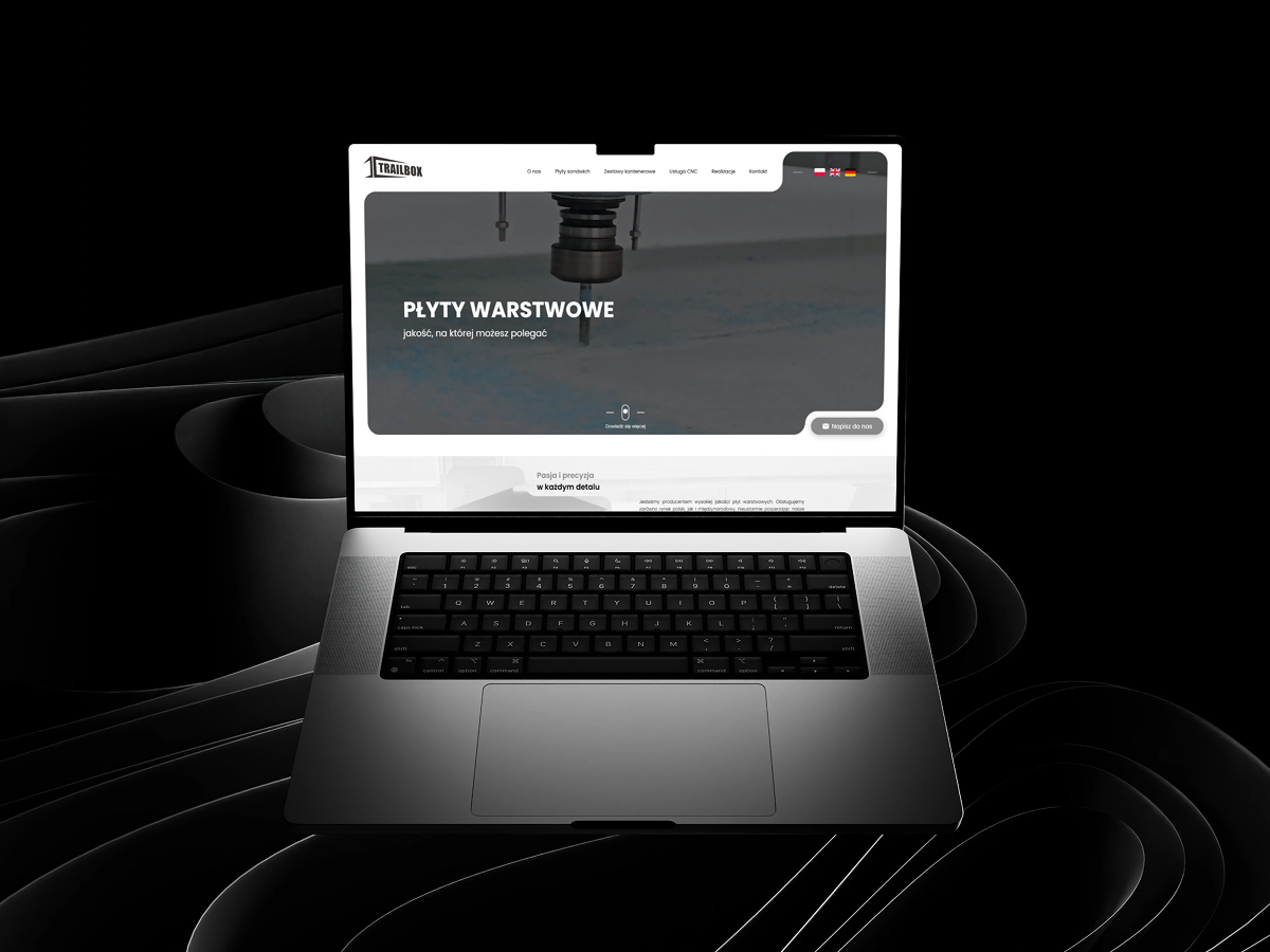 Laptop na czarnym tle z wizualizacją strony internetowej