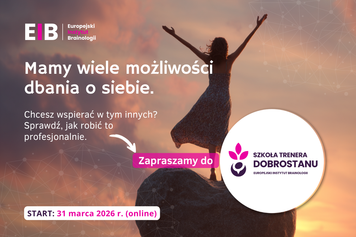 aner ze zdjęciem osoby stojącej na skale z uniesionymi rękami o zachodzie słońca i logo EIB. Tekst „Mamy wiele możliwości dbania o siebie. Chcesz wspierać w tym innych? Sprawdź, jak robić to profesjonalnie” zaprasza do Szkoły Trenera Dobrostanu, pokazując ją jako drogę do profesjonalnego wspierania dobrostanu innych.