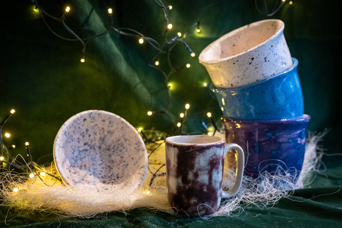 Ceramiczne rękodzieło wykonane przez podopiecznych fundacji