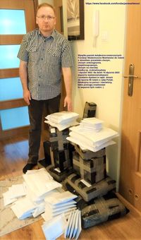 Miniatura Paczki świąteczno noworoczne Fundacji trafiły w styczniu 2023 do 80 rodzin z chorym przewlekle, niepełnosprawnym, chorym na chorobę rzadką w rodzinie. Dzięki wsparciu darczyńców większość z obdarowanych podopiecznych Fundacji otrzymała także dodatkowe do upominków dla dzieci Bony na zakup żywności. Kilku z obdarowanych podopiecznych Fundacji w szczególnej sytuacji otrzymała także oprócz tego dodatkową pomoc np. umożliwiającą zakup odzieży. Wśród obdarowanych w tym roku są rodziny z dzieckiem chorym przewlekle, chorym onkologicznie, niepełnosprawnym np. z mózgowym porażeniem dziecięcym, epilepsją, zmagającym się ze spektrum autyzmu, chorobami serca, chorym na choroby rzadkie np. mukowiscydozę, pierwotną dyskinezę rzęsek, zespół Ehlersa-Danlosa. Wśród obdarowanych jest również grupa chorych/niepełnosprawnych dorosłych oraz niepełnosprawne dzieci z rodzin uchodźców z Ukrainy. Obdarowane rodziny zamieszkują całą Polskę m.innymi Kraków, Małopolskę, Mazowsze, Śląsk, Dolny Śląsk, województwo podlaskie, lubelskie, podkarpackie, pomorskie, świętokrzyskie, opolskie, kujawsko-pomorskie, łódzkie, zachodniopomorskie, lubuskie, warmińsko-mazurskie i wielkopolskie. Dziękujmy za pomoc i darowizny, które pomogły zrealizować to wsparcie dla tych rodzin.