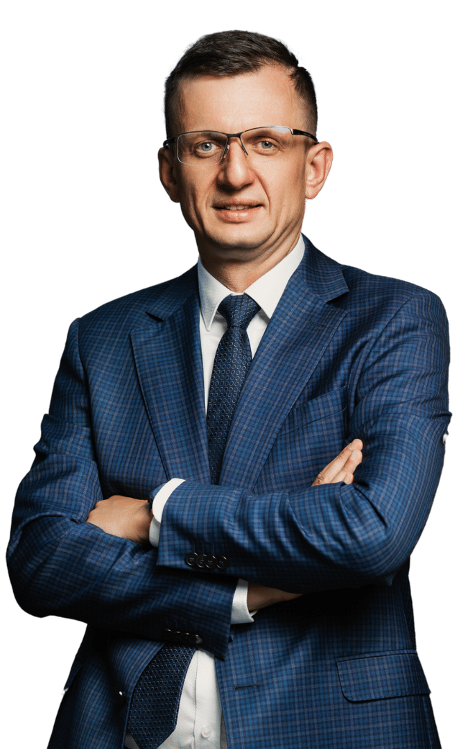 Adwokat Aleksander Domek – doświadczony prawnik z Bydgoszczy, stojący ze skrzyżowanymi rękami, specjalista od prawa rodzinnego.