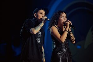 Miniatura Agnieszka Chylińska i Martyna Wójcik podczas występu na zaczarowanej scenie (2025 r.)