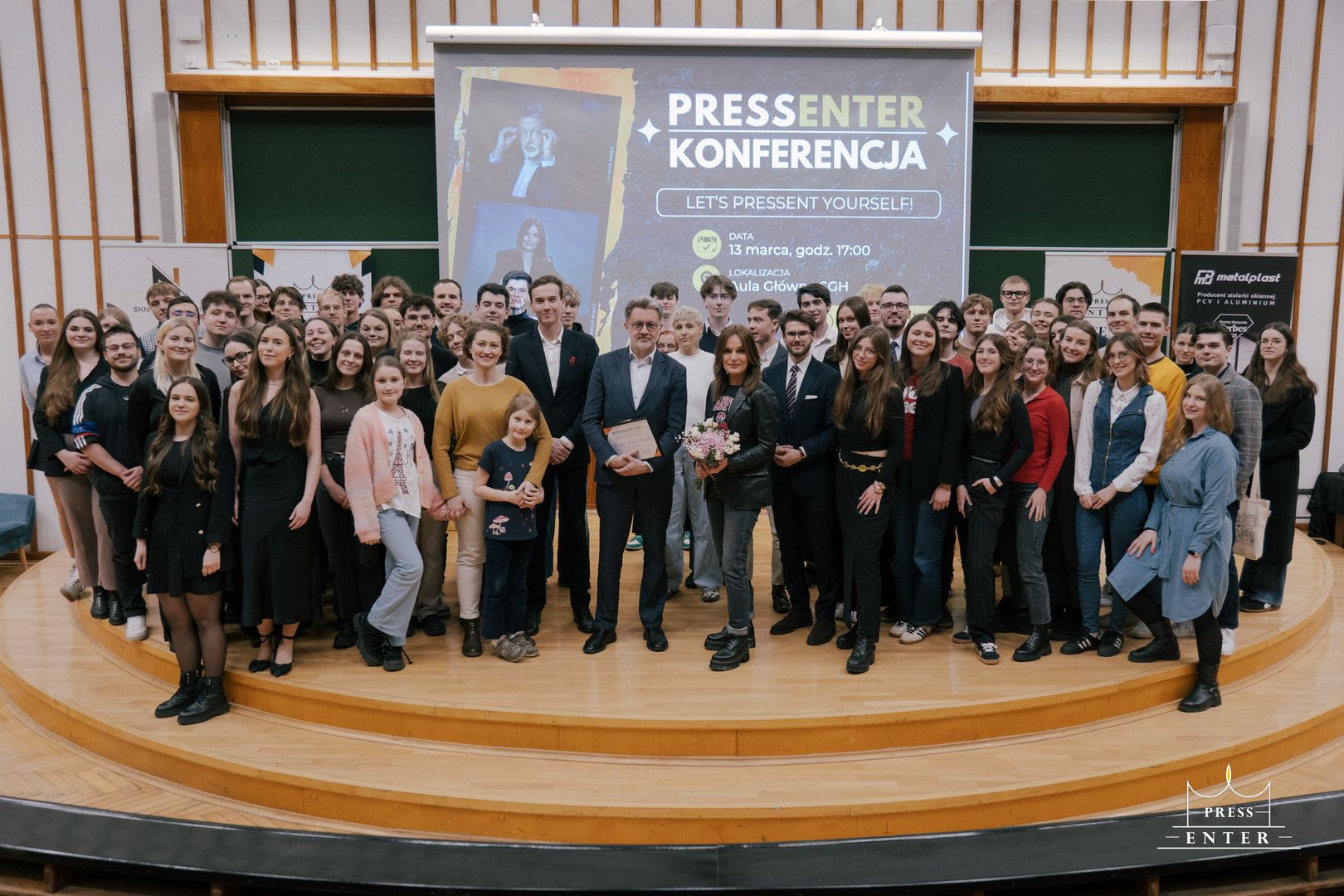 Zdjęcie z zeszłorocznej konferencji PressEntera, na której studenci nabywali umiejętności z zakresu wystąpień przed publicznością oraz kreowania wizerunku publicznego pod okiem Doroty Gawryluk oraz dr Michała Rusinka.