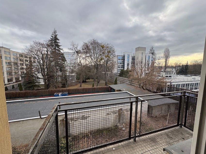 Widok z balkonu w pokoju