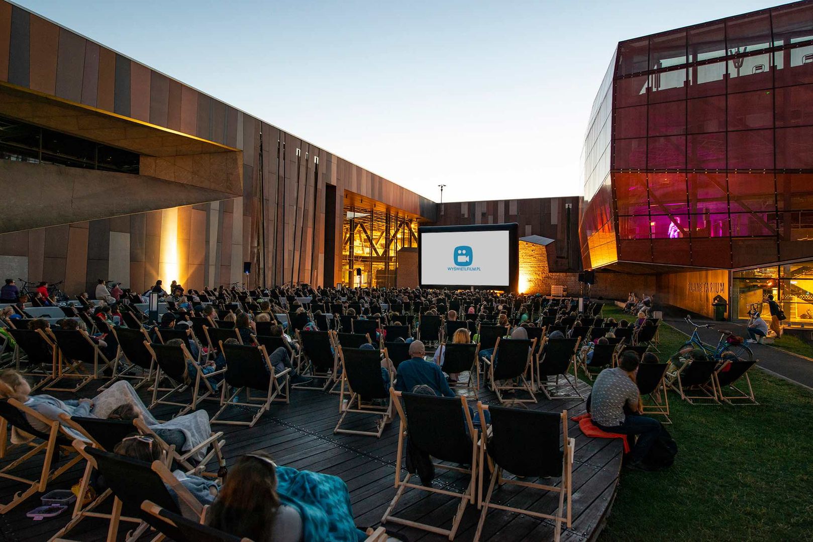 zdjęcie z kina letniego wyswietlfilm