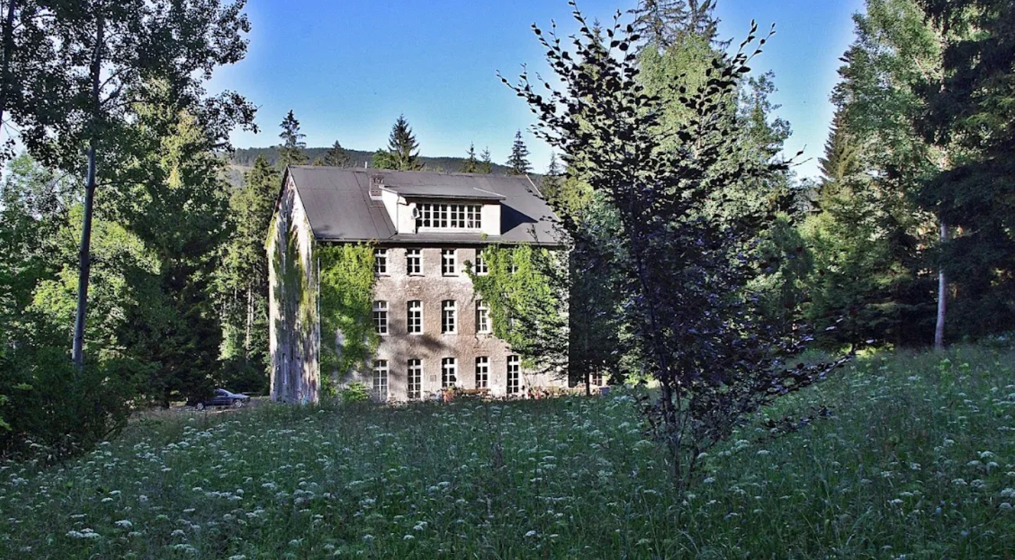 Siedziba Fundacji "In Situ" / Rezydencja artystyczna "Villa Rosa"