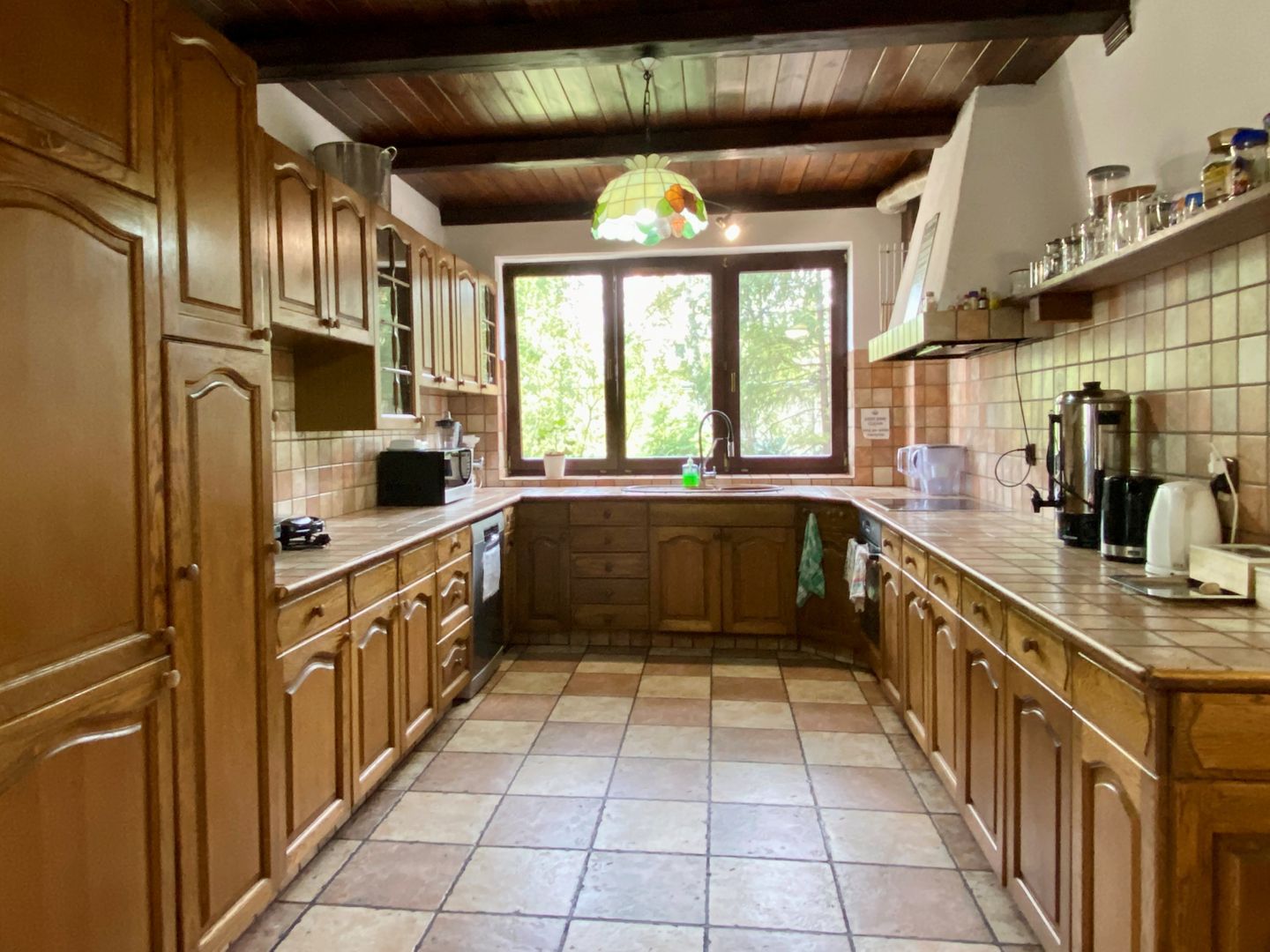 w pełni wyposażona kuchnia