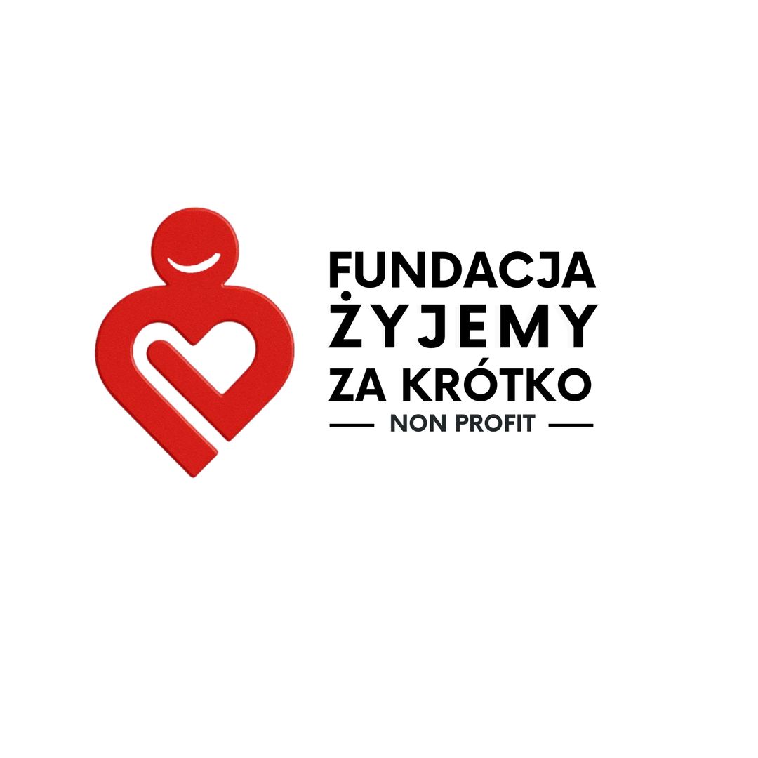 Logo Fundacji Żyjemy Za Krótko. Czerwona grafika przedstawiająca uproszczoną sylwetkę człowieka z sercem w miejscu klatki piersiowej. Obok napis: Fundacja Żyjemy Za Krótko, Non Profit.