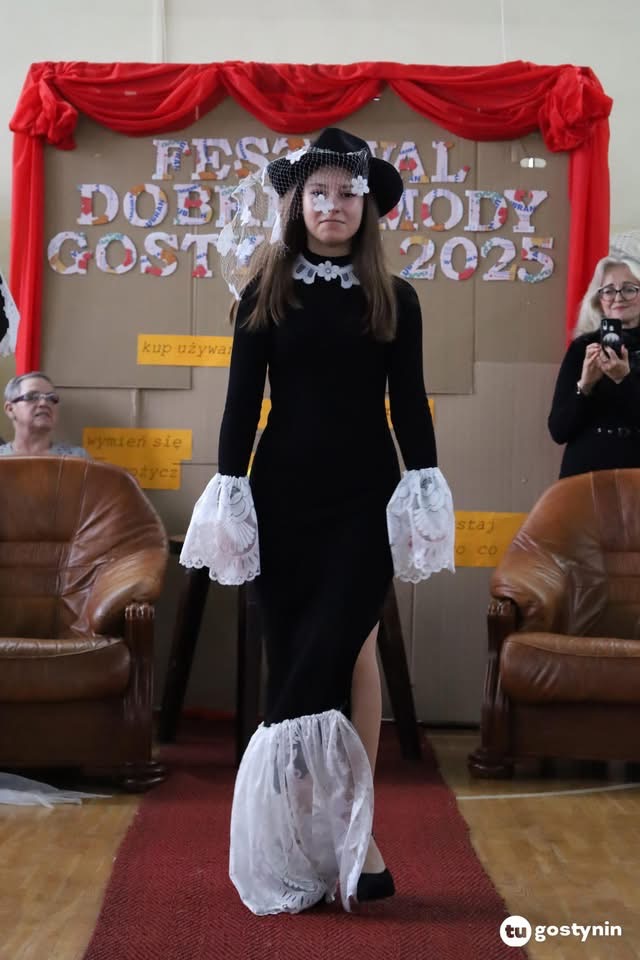 Pokaz mody na I Festiwalu Mody Cyrkularnej