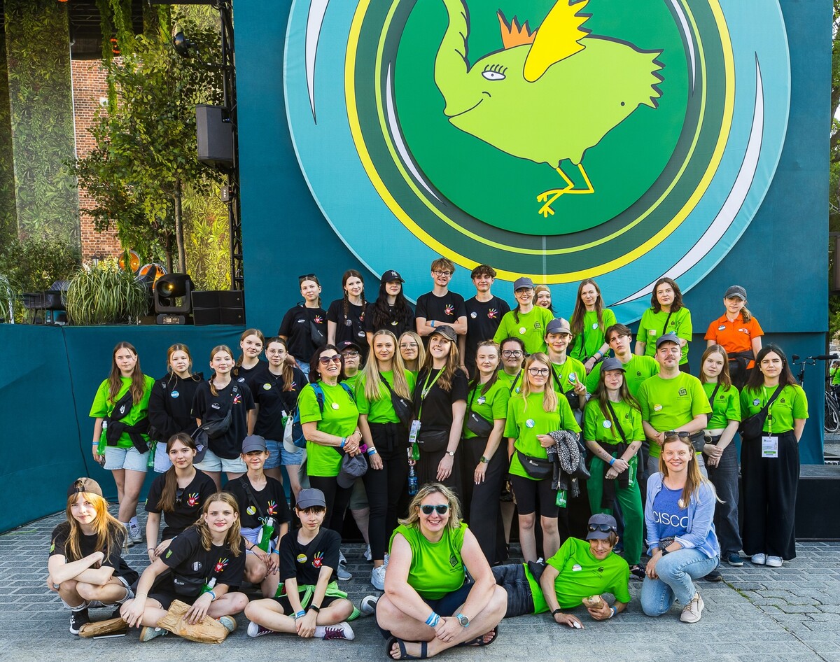 Wolontariusze podczas finału 17. Festiwalu Zaczarowanej Piosenki