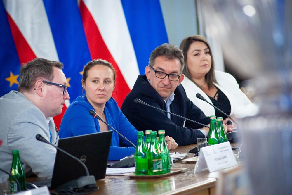 4 osoby uczestniczące w panelu dyskusyjnym podczas V Ogólnopolskiego Forum Rad Pracowników