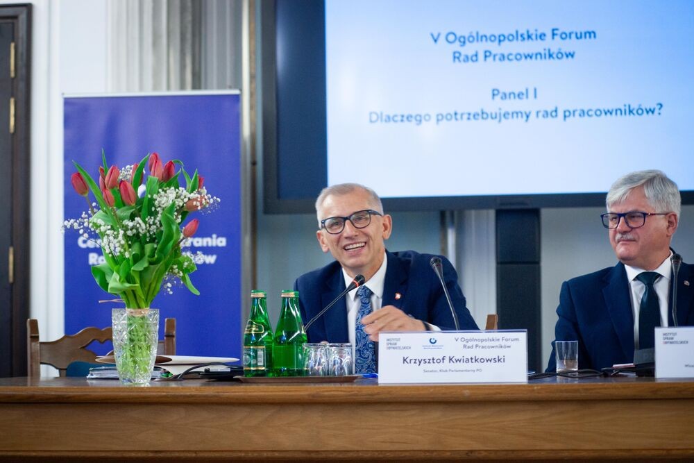 2 osoby uczestniczące w panelu dyskusyjnym podczas V Ogólnopolskiego Forum Rad Pracowników