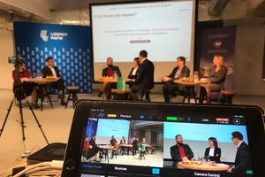 Miniatura Realizacja transmisji dla NGO, debata, widoczny mikser