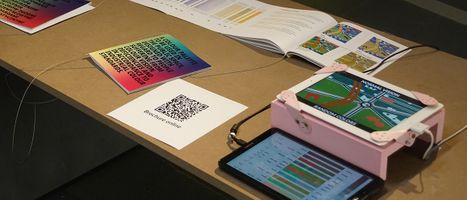 Miniatura system kolorystyczny opracowany na potrzeby dostosowania kolorów w przestrzeni do potrzeb użytkowników z dysfunkcjami widzenia. Celem projektu było opracowanie algorytmicznej palety kolorów dla przestrzeni publicznej, czytelnej także dla osób z zaburzeniami widzenia barw, łączącej zasady projektowania inkluzywnego ze standardami przemysłowymi i umożliwiającej dalszy rozwój wraz z napływem nowych danych. Projekt opracowuje system doboru kolorów oparty na agregacji danych i badaniach, umożliwiający tworzenie palet barw rozróżnialnych dla osób z deuteranopią, co zwiększa dostępność i bezpieczeństwo przestrzeni publicznej.
