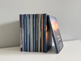 Miniatura Tomiki poezji wydane przez Medycynę Praktyczną z wierszami laureatów 