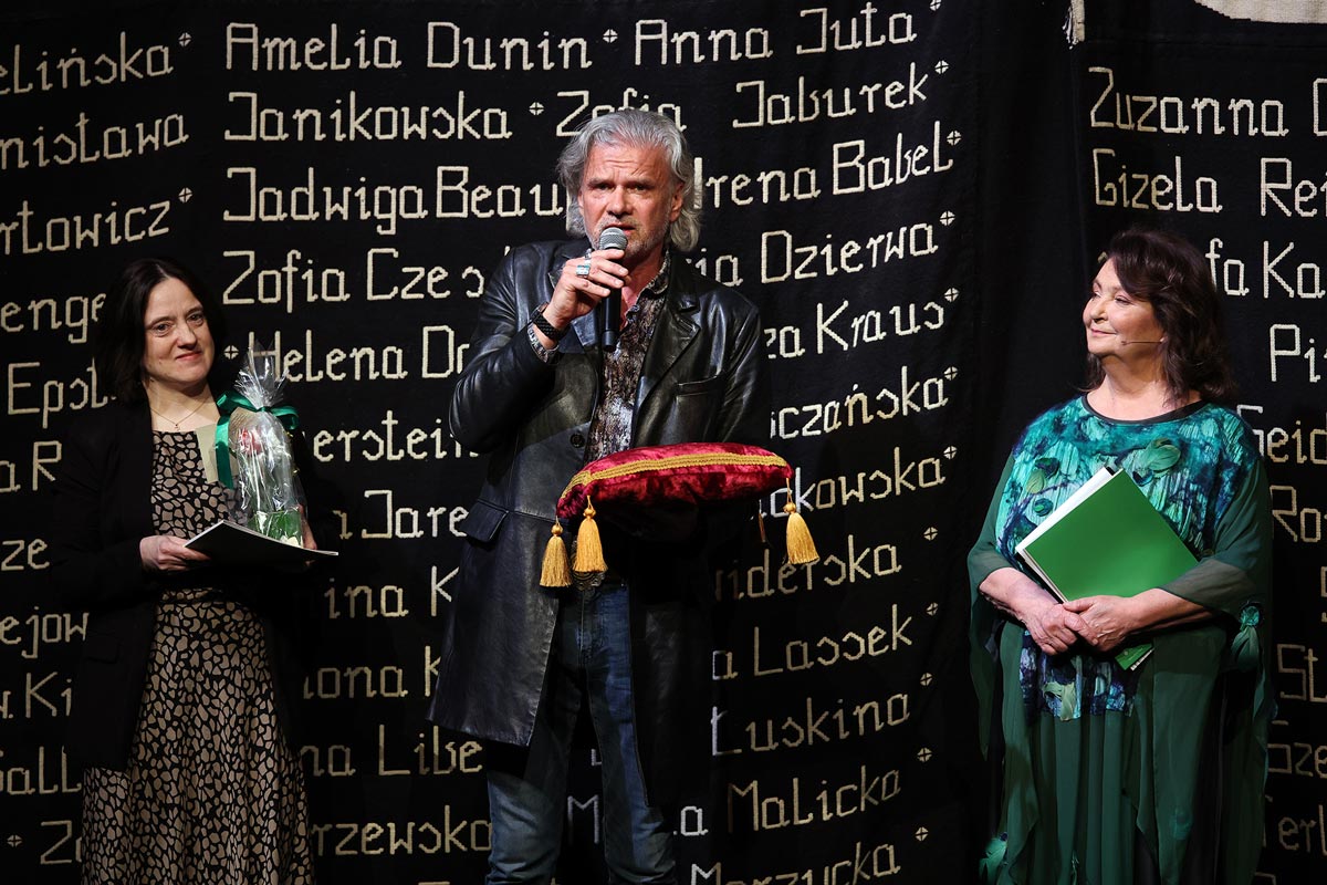 Od lewej: Małgorzata Urbanik, Krzysztof Głuchowski, Anna Dymna podczas gali „Albertiany”, 2026 r.